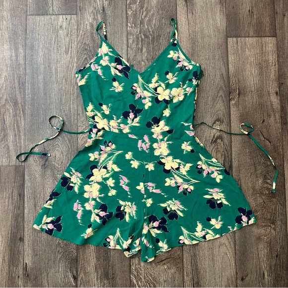 Uniqlo Camisole Romper Tropical Green Print Sleeveless Rayon Women’s Size S - Picture 1 of 9